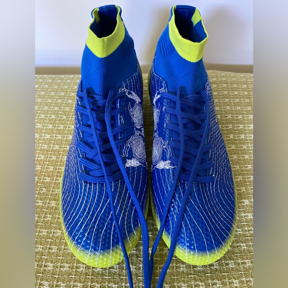 NEW WITHOUT TAGS==ALEADER Blue & Yellow Cleats Size Boys/Youth 6